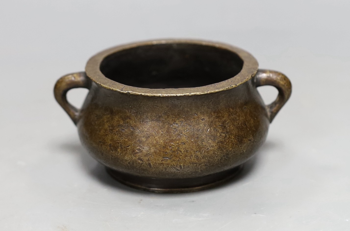 A Chinese bronze censer, 6cms high